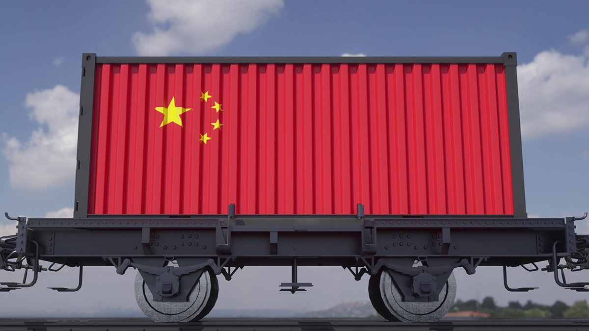 Вагон с контейнером в оформлении Китайского флага